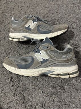 New balance 2002r
